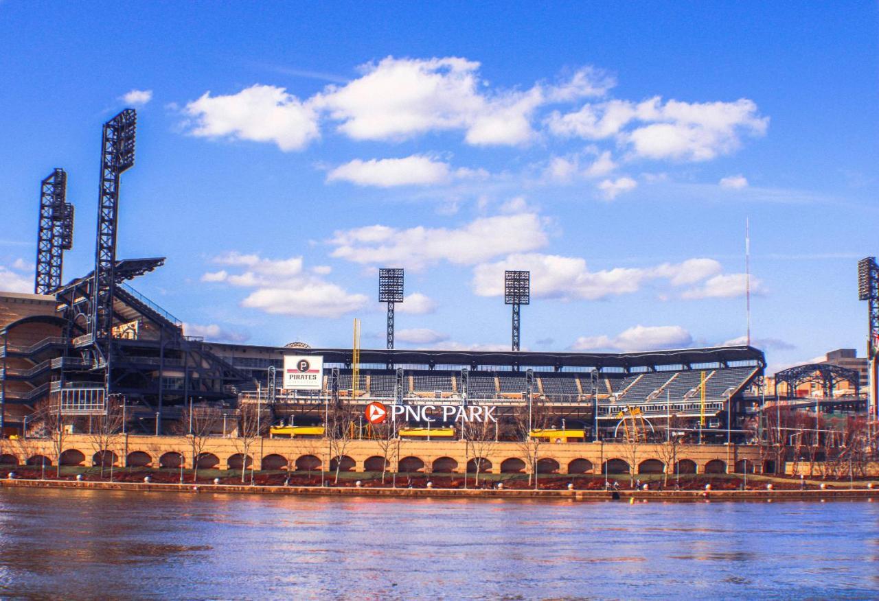 California Ave - 2 Bedroom - Home Away From Home! Pittsburgh Luaran gambar
