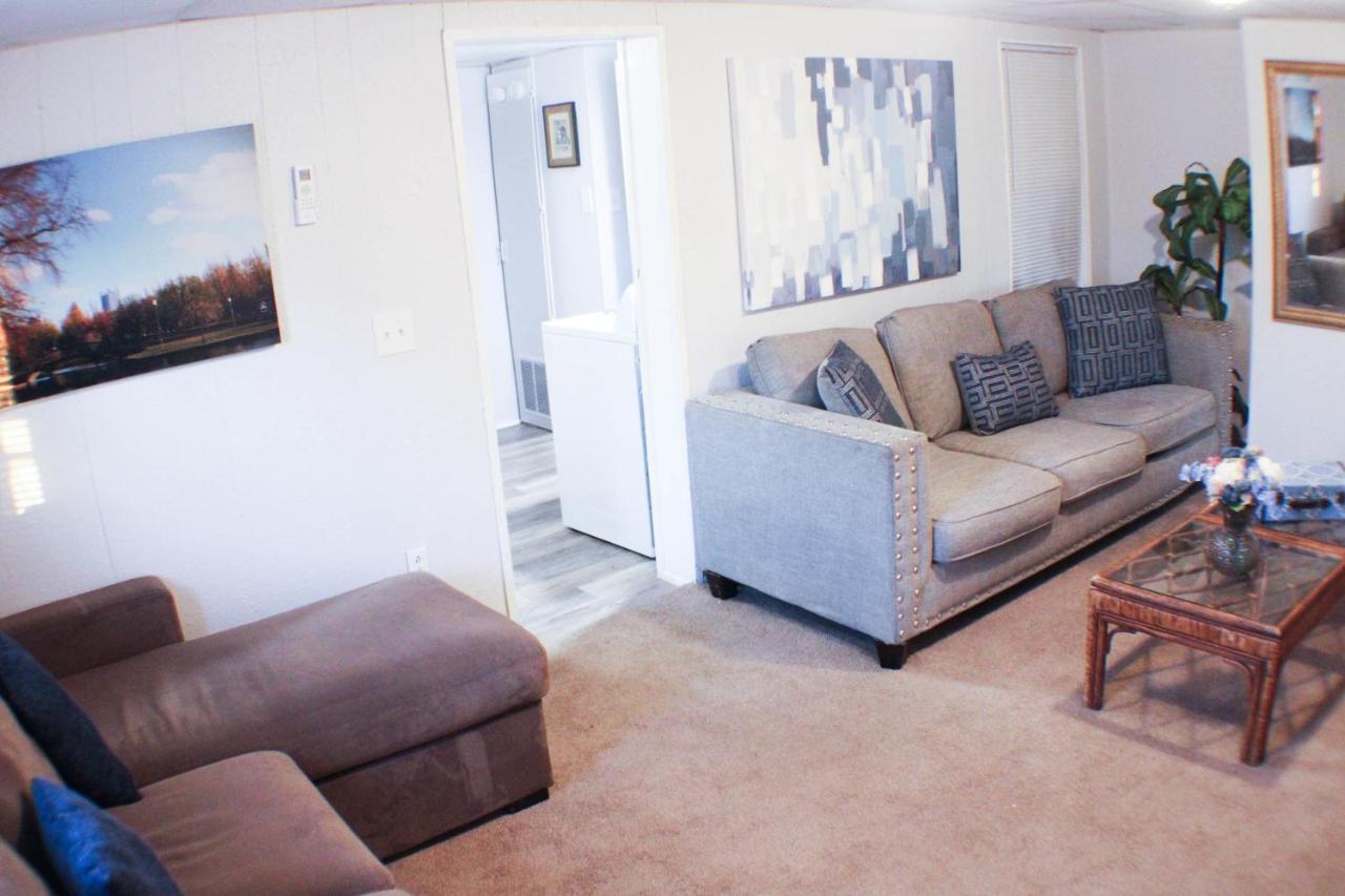California Ave - 2 Bedroom - Home Away From Home! Pittsburgh Luaran gambar