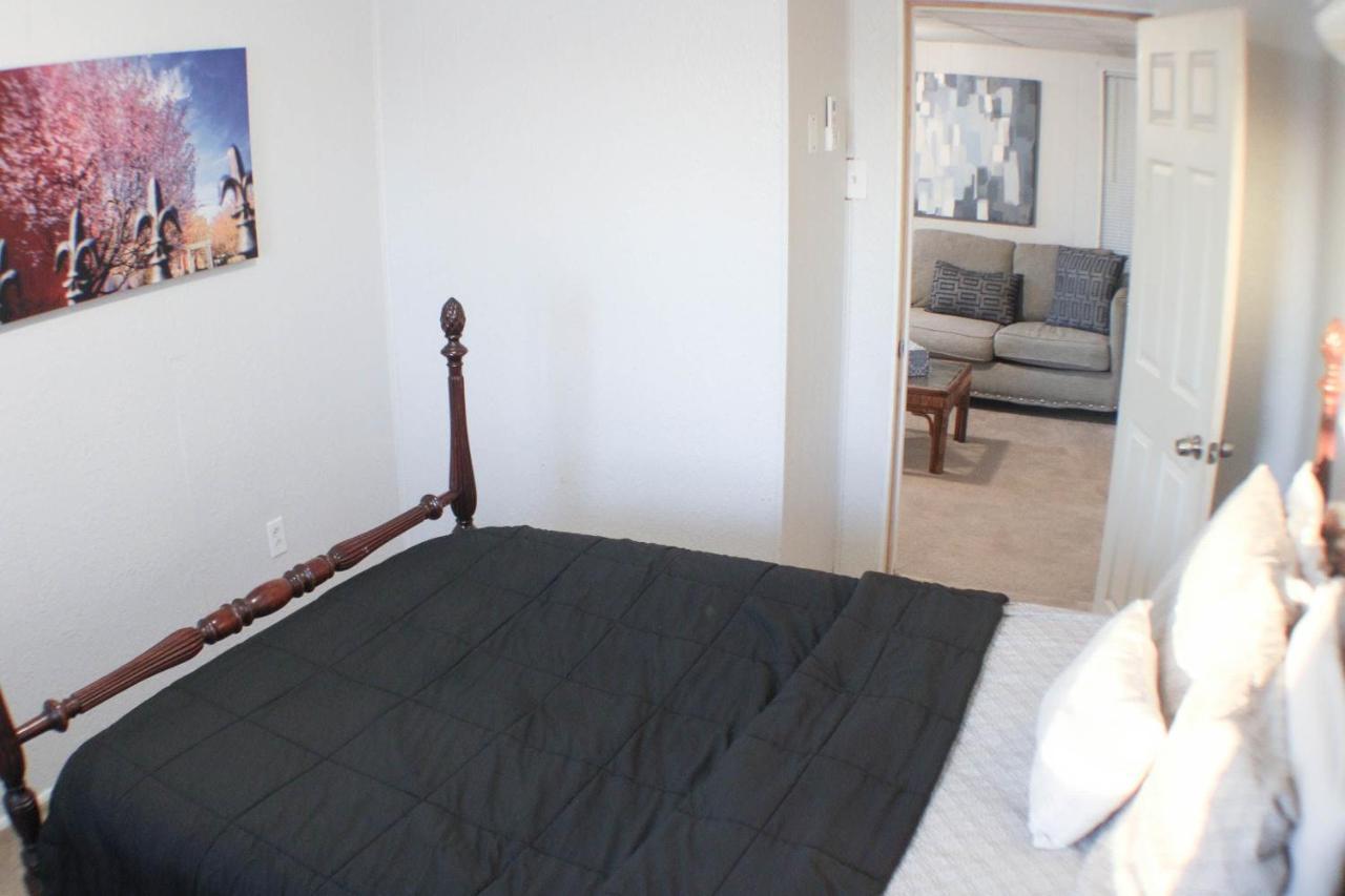 California Ave - 2 Bedroom - Home Away From Home! Pittsburgh Luaran gambar