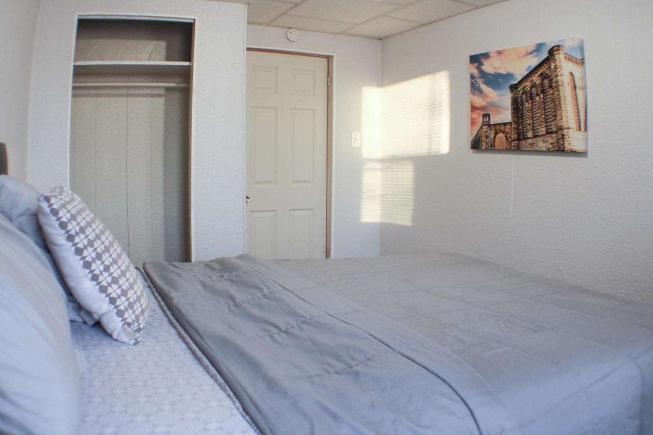 California Ave - 2 Bedroom - Home Away From Home! Pittsburgh Luaran gambar